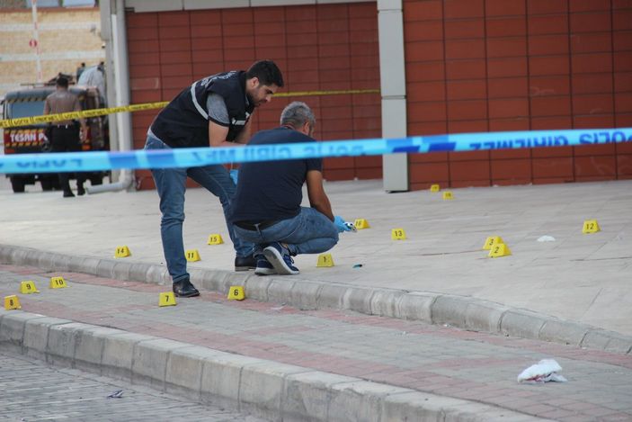 i İzmir'de ortaklar arasında silahlı kavga