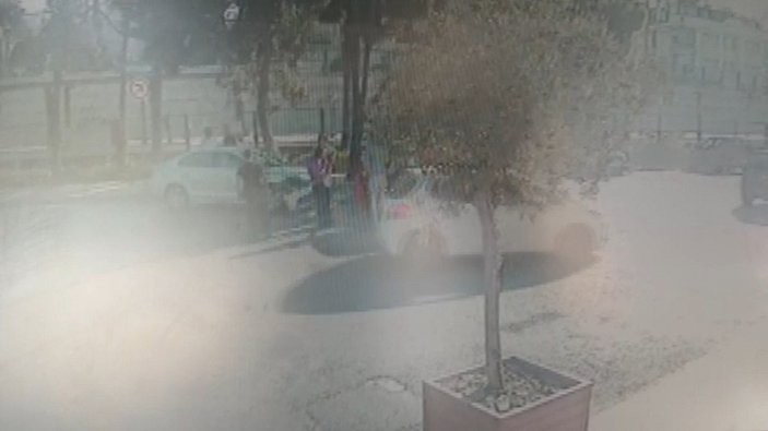 Bakırköy’de otomobillerin kafa kafaya çarpışma anları kamerada