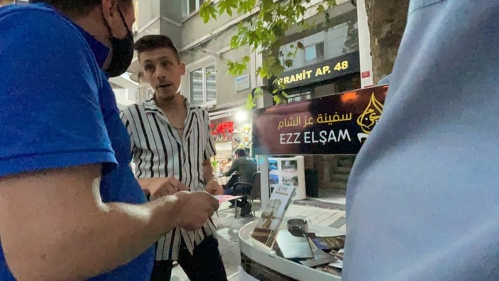 Beyoğlu’nda yabancı uyruklu şahıslar, turistlere kaçak tur satıyor