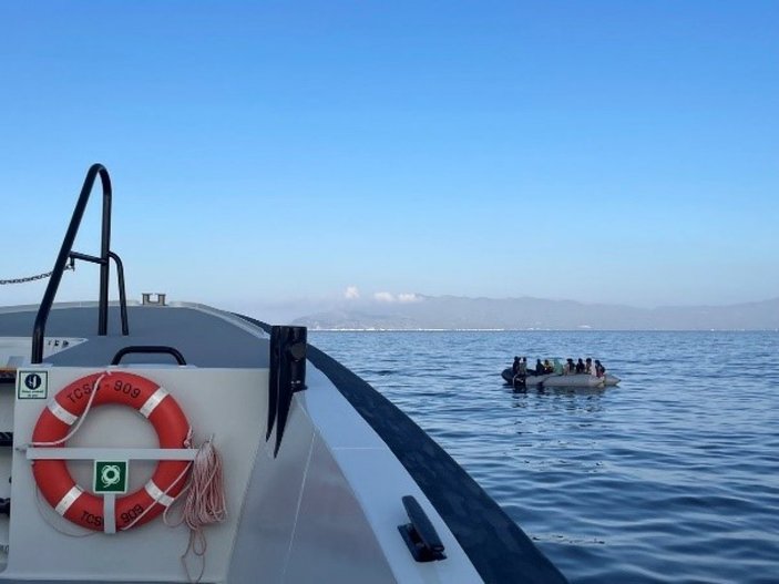 Kuşadası açıklarında 68 düzensiz göçmen kurtarıldı