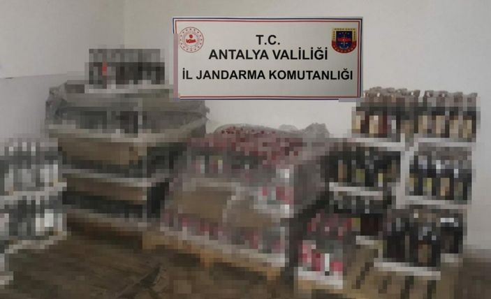 Antalya’da 12 otelde 5 bin litre kaçak içki ele geçirildi