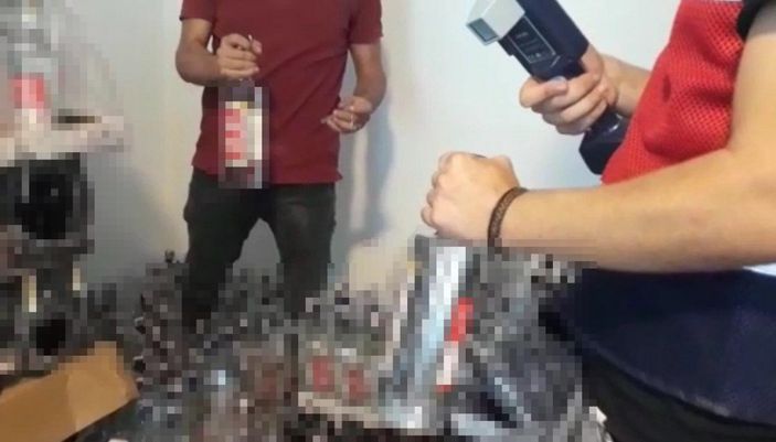 Antalya’da 12 otelde 5 bin litre kaçak içki ele geçirildi