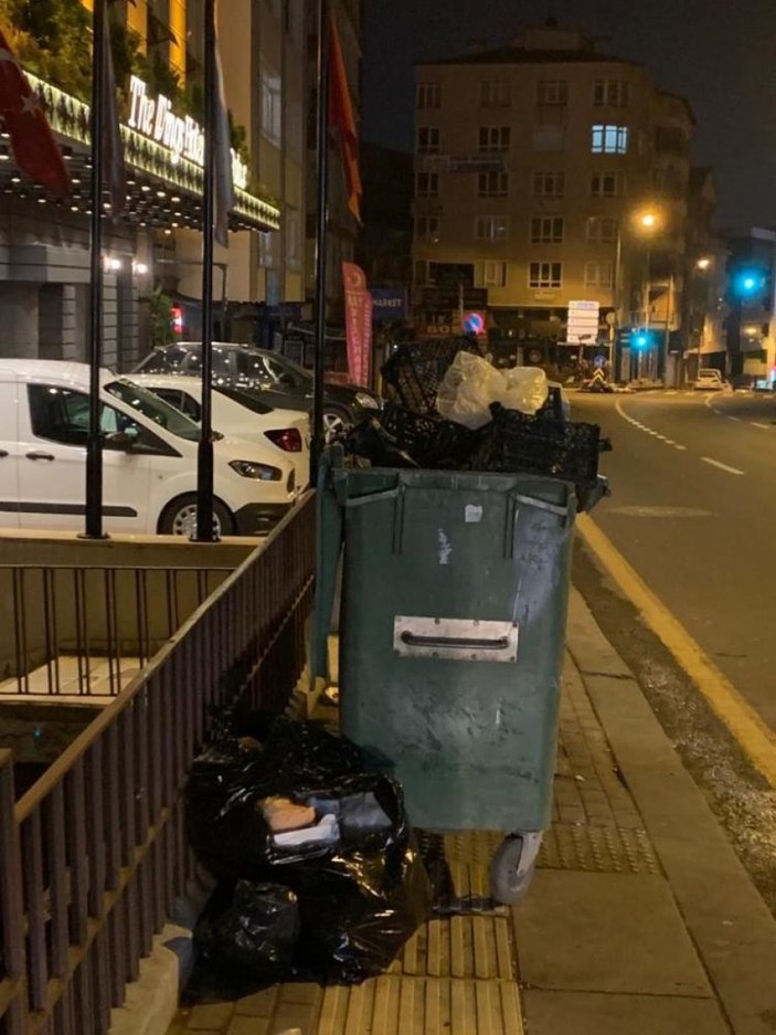 Ankara’da sarı çizgilerde bulunan çöp konteynerleri, vatandaşları zorluyor