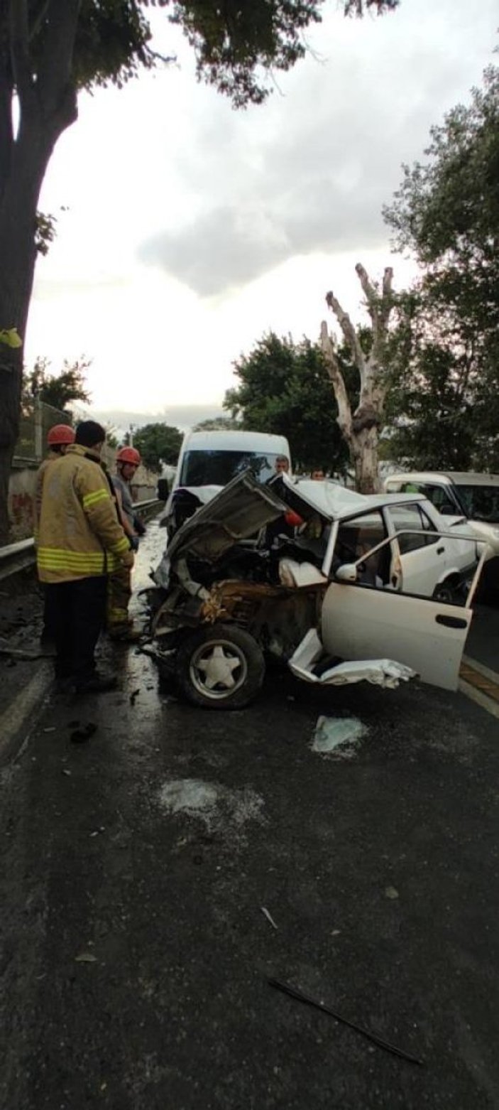 Florya'da minibüsün çarptığı otomobilde 4 yaralı