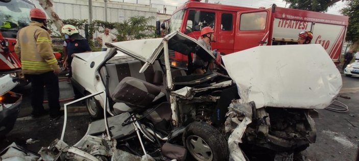Florya'da minibüsün çarptığı otomobilde 4 yaralı