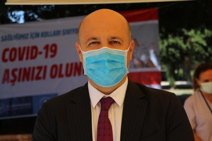 i Adana'da namazı sonrası, seyyar aşı standında aşılama yapıldı