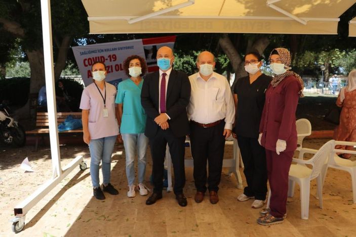 i Adana'da namazı sonrası, seyyar aşı standında aşılama yapıldı