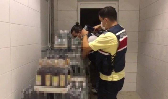 Antalya’da 12 otelde 5 bin litre kaçak içki ele geçirildi