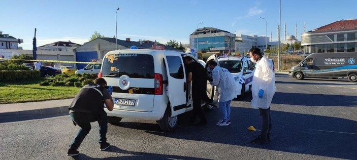 Arnavutköy'de seyir halindeki araca kurşun yağdırdılar