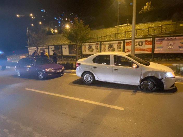Zonguldak'ta köpeğe çarpmamak için otomobile çarptı