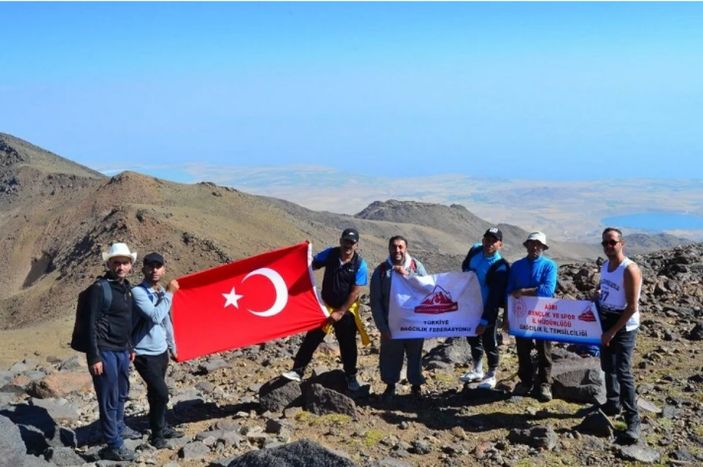 Süphan Dağı'nda 3 krater gölünün kuruduğu belirlendi