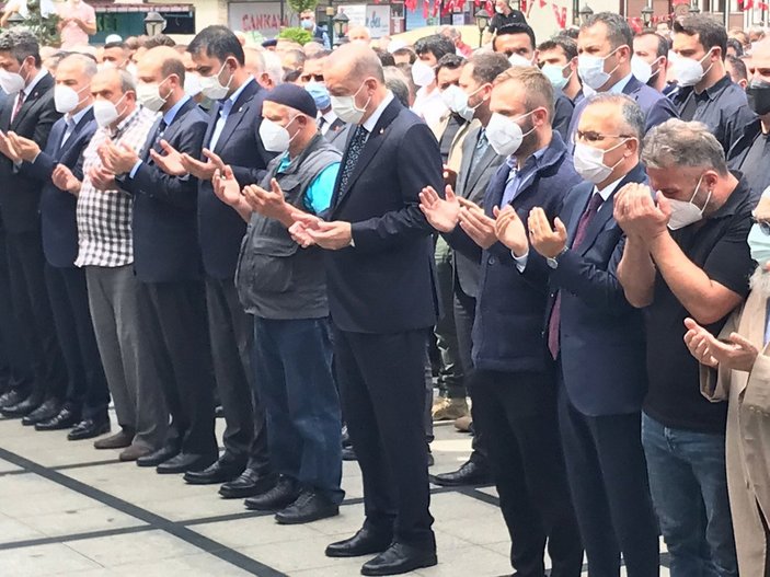 Cumhurbaşkanı Erdoğan, emekli vaiz Osman Yılmaz’ın cenazesine katıldı