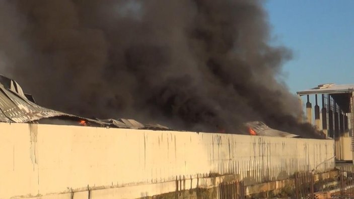 Silivri'de fabrikada yangın çıktı