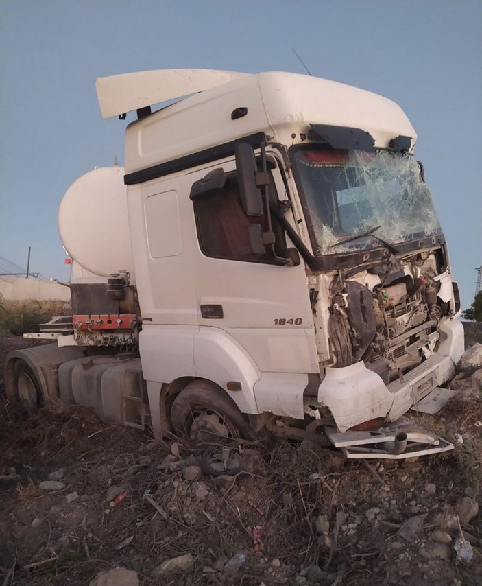 Konya'da tır minibüse çarptı: 6 yaralı