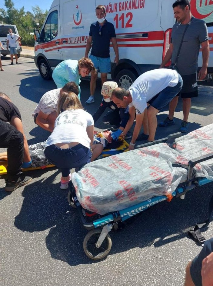 Antalya'da seyir halindeki kamyon elektrikli bisiklete çarptı