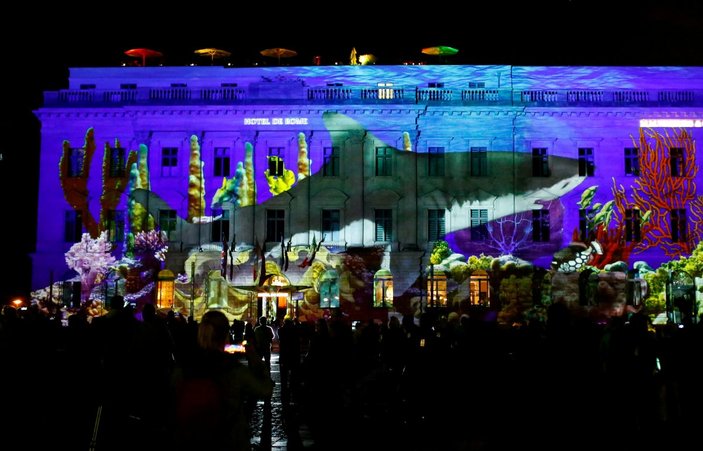Berlin'de ışık festivali büyüledi