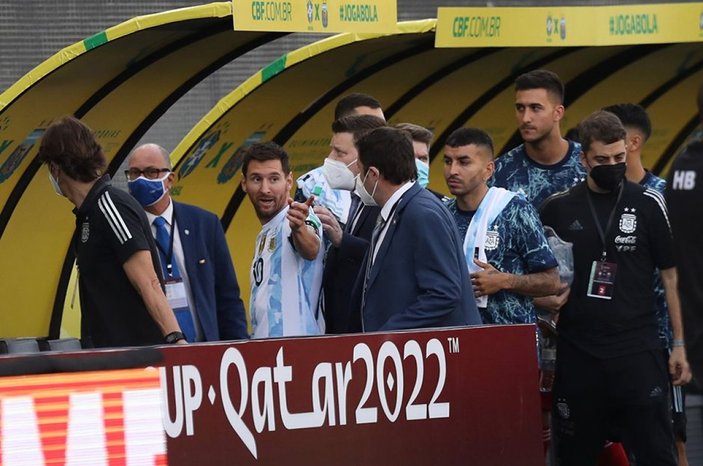 Brezilya maçında Arjantinli futbolcular, sahayı terk etti