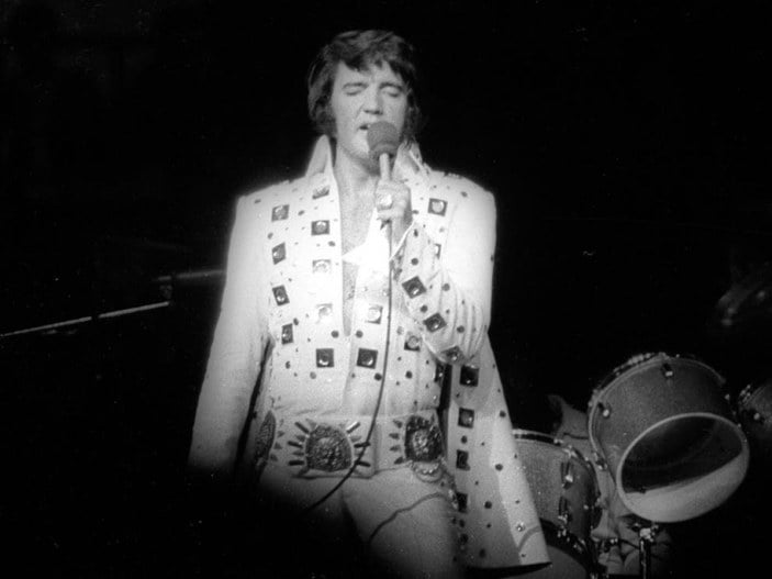 Elvis Presley'in tulumu ve pelerini açık artırmaya çıkarıldı
