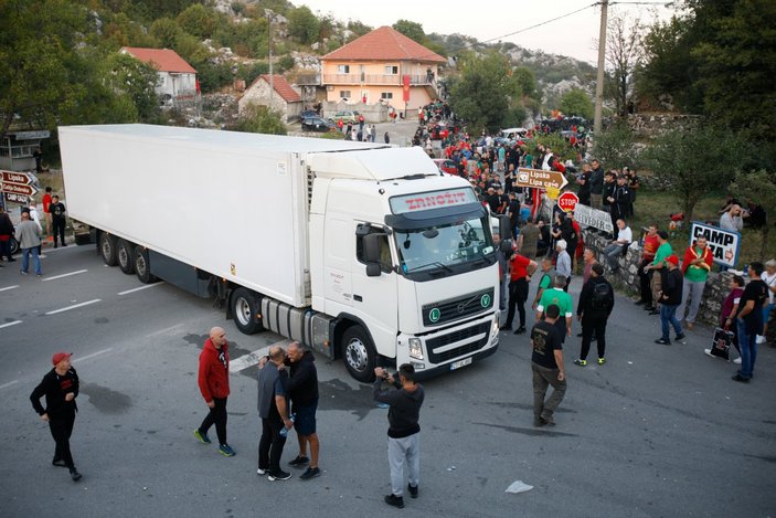 Karadağ’da Sırp Ortodoks Kilisesi'nin taht töreni protestosu