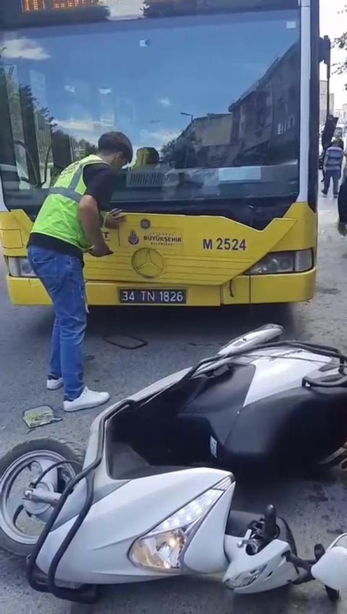 Esenyurt’ta, İETT otobüsü ile çarpışan motokurye etrafa saldırdı