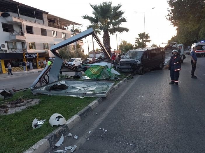 i Manisa’da işçi servisi kaza yaptı: 18 yaralı