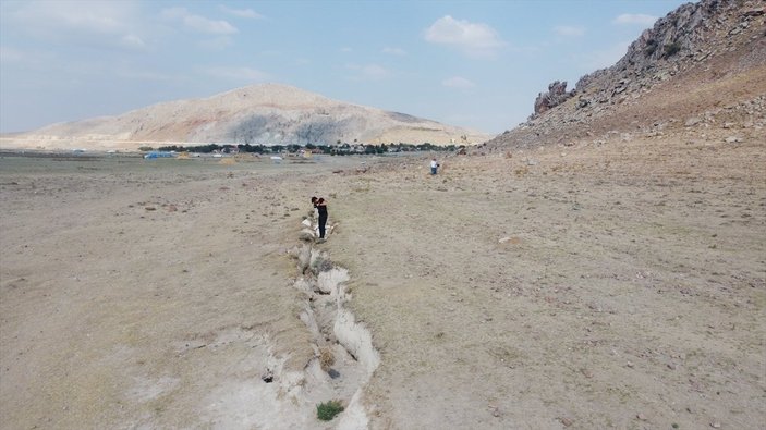 Konya Ovası'nda yüzey yarıkları oluştu