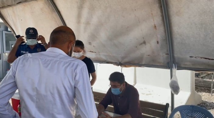 Şanlıurfa polisinden yolculara koronavirüs aşısı daveti