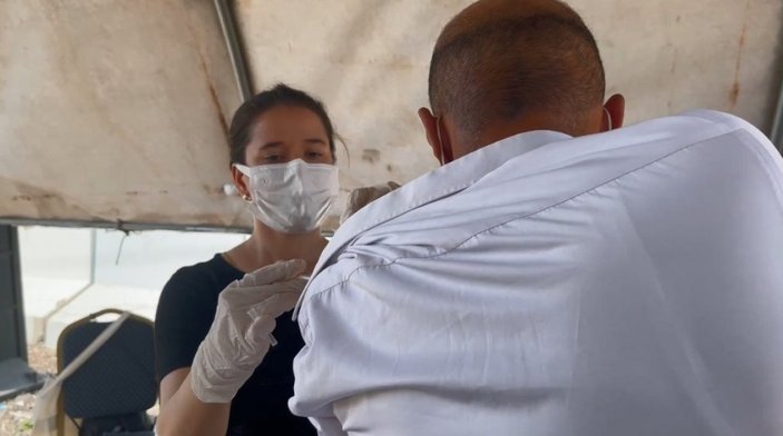 Şanlıurfa polisinden yolculara koronavirüs aşısı daveti