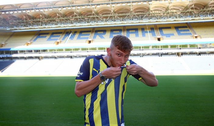 Fenerbahçe'de Burak Kapacak'ın lisansı çıkartıldı