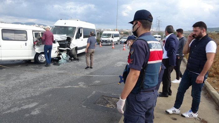 Sancaktepe’de öğrenci servisi minibüsle çarpıştı