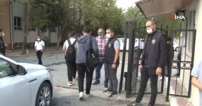 Esenyurt’ta polis ekipleri, okulun ilk günü denetim gerçekleştirdi