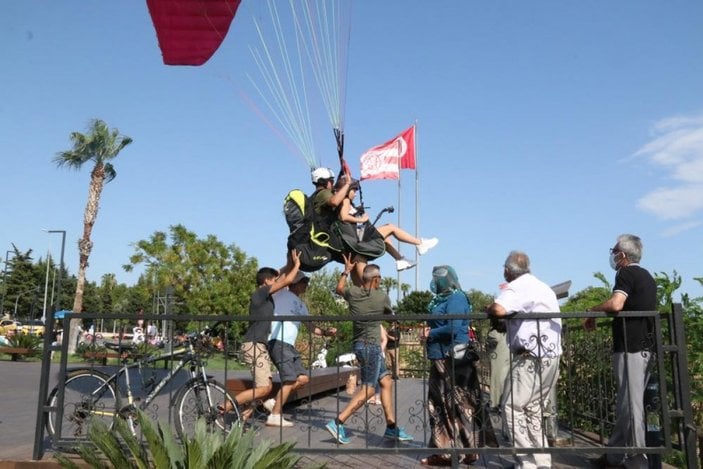 Antalya’da yasağa rağmen yamaç paraşütü yaptılar