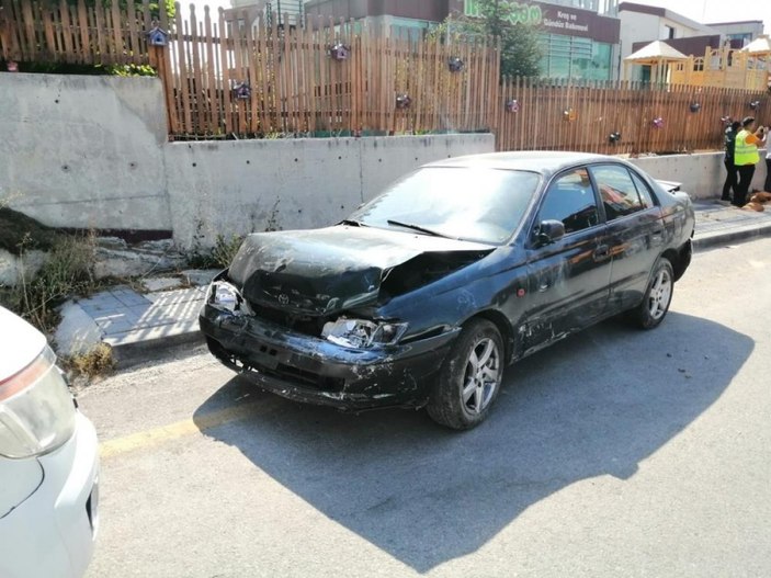 Ankara'da kontrolden çıkan hafriyat kamyonu devrildi