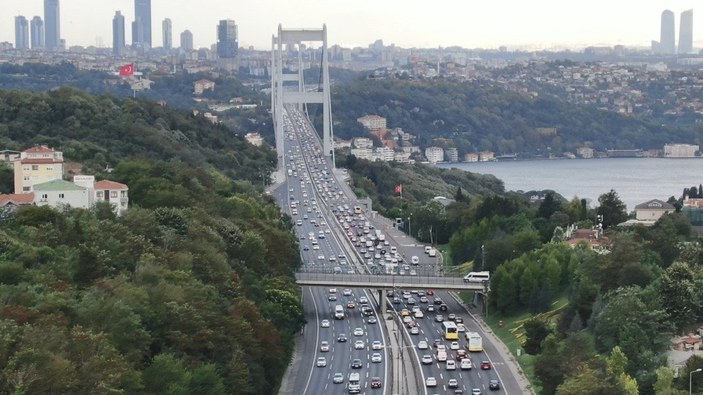 Okullar açıldı, İstanbul trafiği durma noktasına geldi