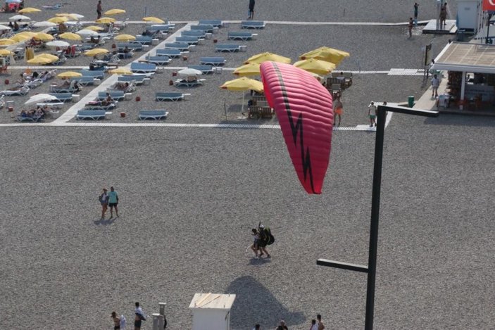 Antalya’da yasağa rağmen yamaç paraşütü yaptılar