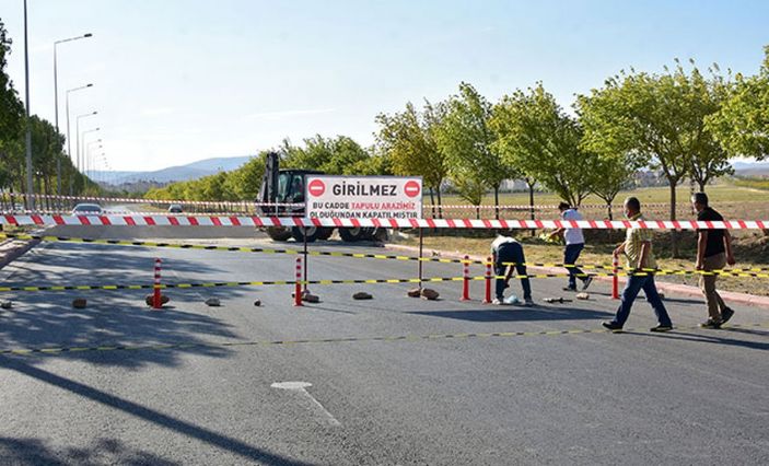 Konya'da arsasından geçiyor diye kapattığı yol, savcılık kararıyla açıldı