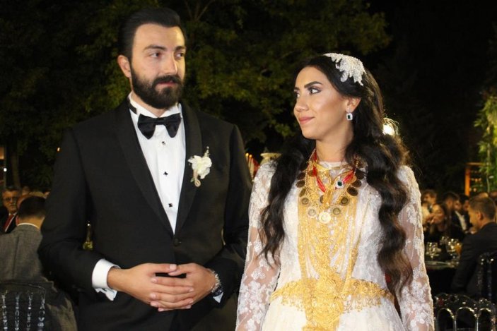 Ankara'daki çiftin düğününde, 2 milyon lira nakit ve 4 kilo altın takıldı