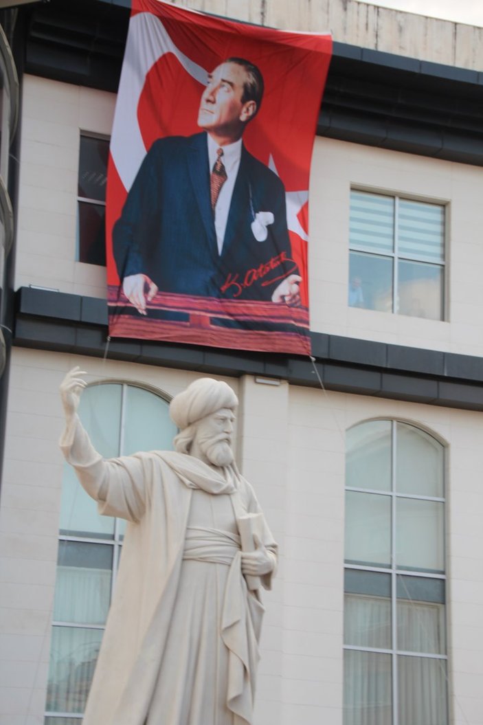 CHP'li Bilecik Belediyesi'nden Şeyh Edebali heykeli ve Kayı Anıtı