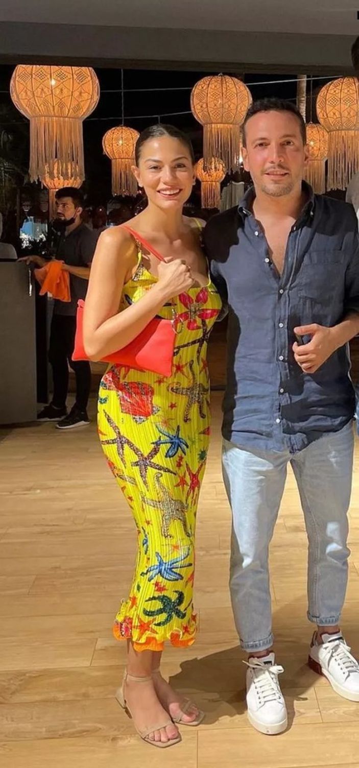 Oğuzhan Koç sırılsıklam aşık! İşte Oğuzhan Koç ve Demet Özdemir'in aşk dolu pozu..