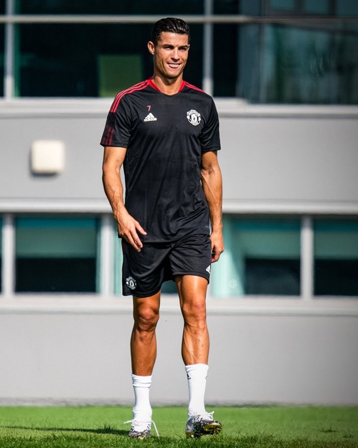 Ronaldo Manchester United ile ilk antrenmanına çıktı