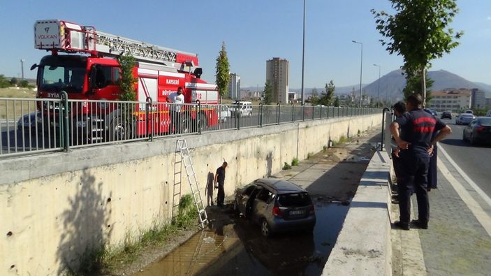 Kayseri’de otomobil kanala uçtu