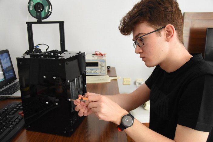 Kütahya'da 17 yaşındaki lise öğrencisi PCR cihazı üretti, üniversite onay verdi