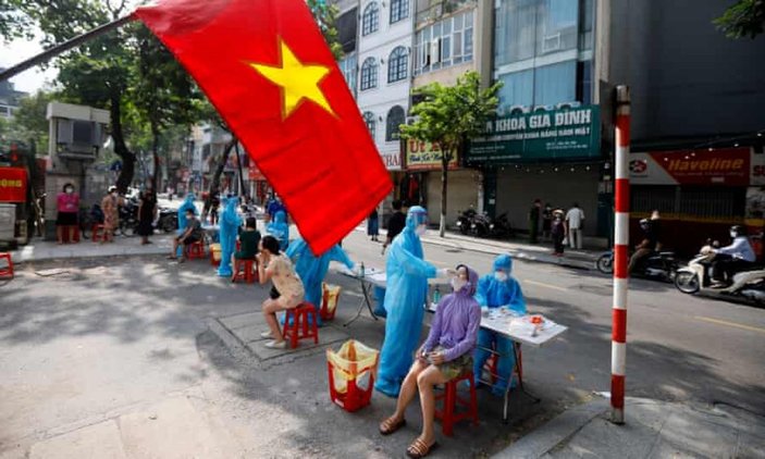 Koronavirüsü 8 kişiye bulaştıran Vietnamlıya 5 yıl hapis cezası