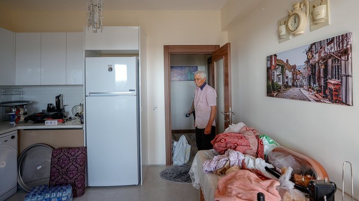 Antalya'da yaşlı çifte, yanan evlerinin yerine 17 günde yenisi teslim edildi