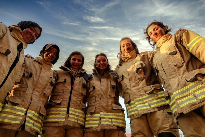 İstanbul'da kadın itfaiyeciler göreve hazır