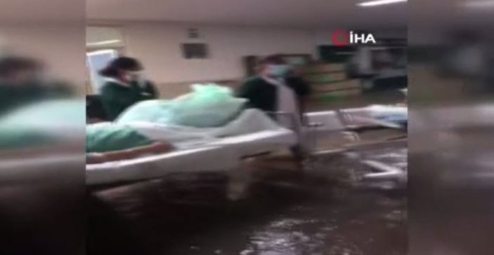 Meksika’da şiddetli yağış sonrası hastaneyi su bastı: 10 ölü
