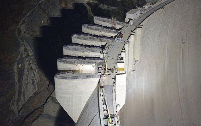 Yusufeli Barajı'nda çalışmalar gece gündüz devam ediyor