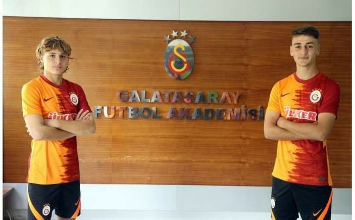 Galatasaray'da Hamza Akman ve Yiğit Demir profesyonel oldu