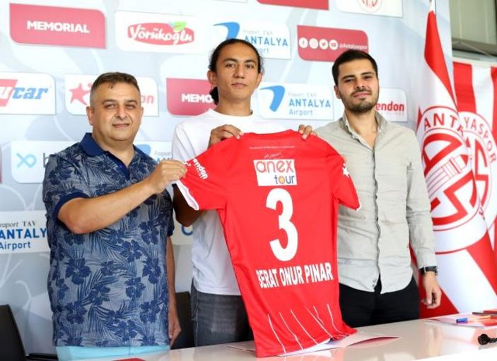 19 yaşındaki Berat Onur Pınar, Antalyaspor'da