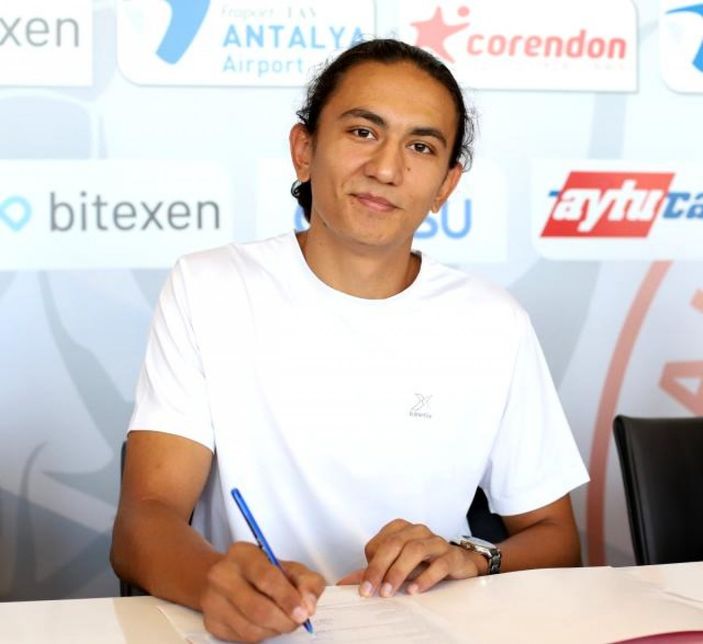 19 yaşındaki Berat Onur Pınar, Antalyaspor'da